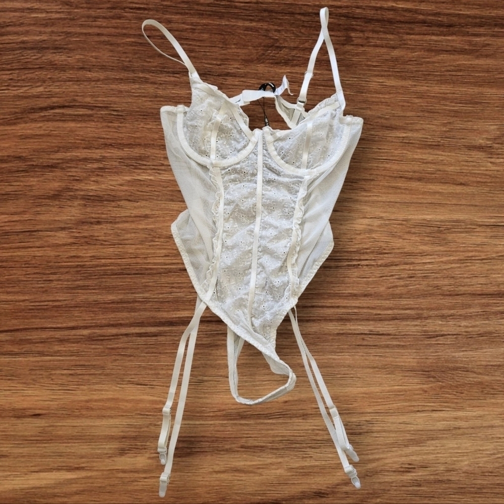 Pretty Little Thing Broderie Suspender Detail Bodysuit Lingerie Women L - NWT